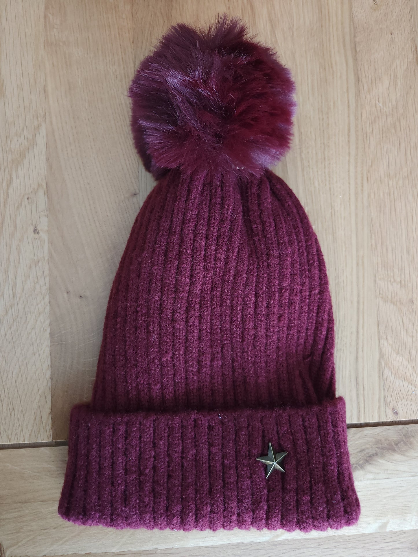 berry star bobble hat