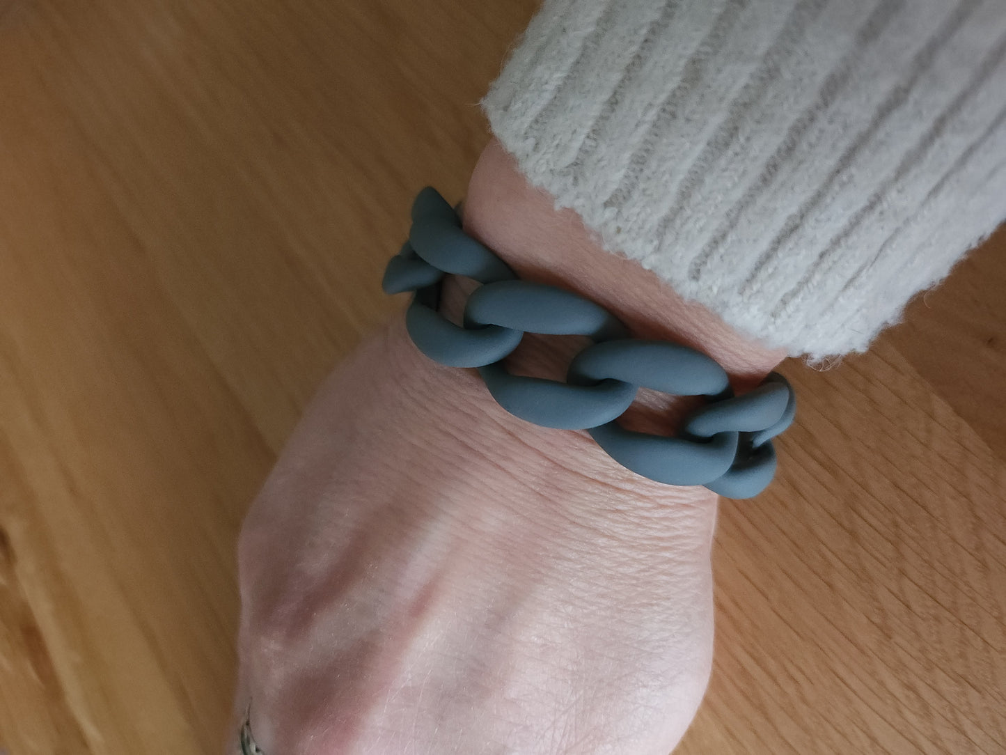 Resin link bracelet in grey