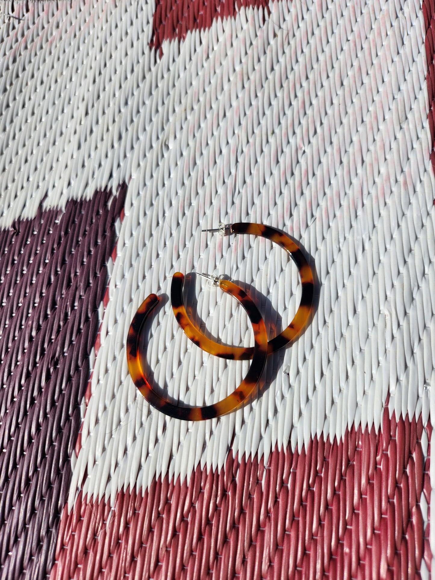 Tortoise acrylic loops