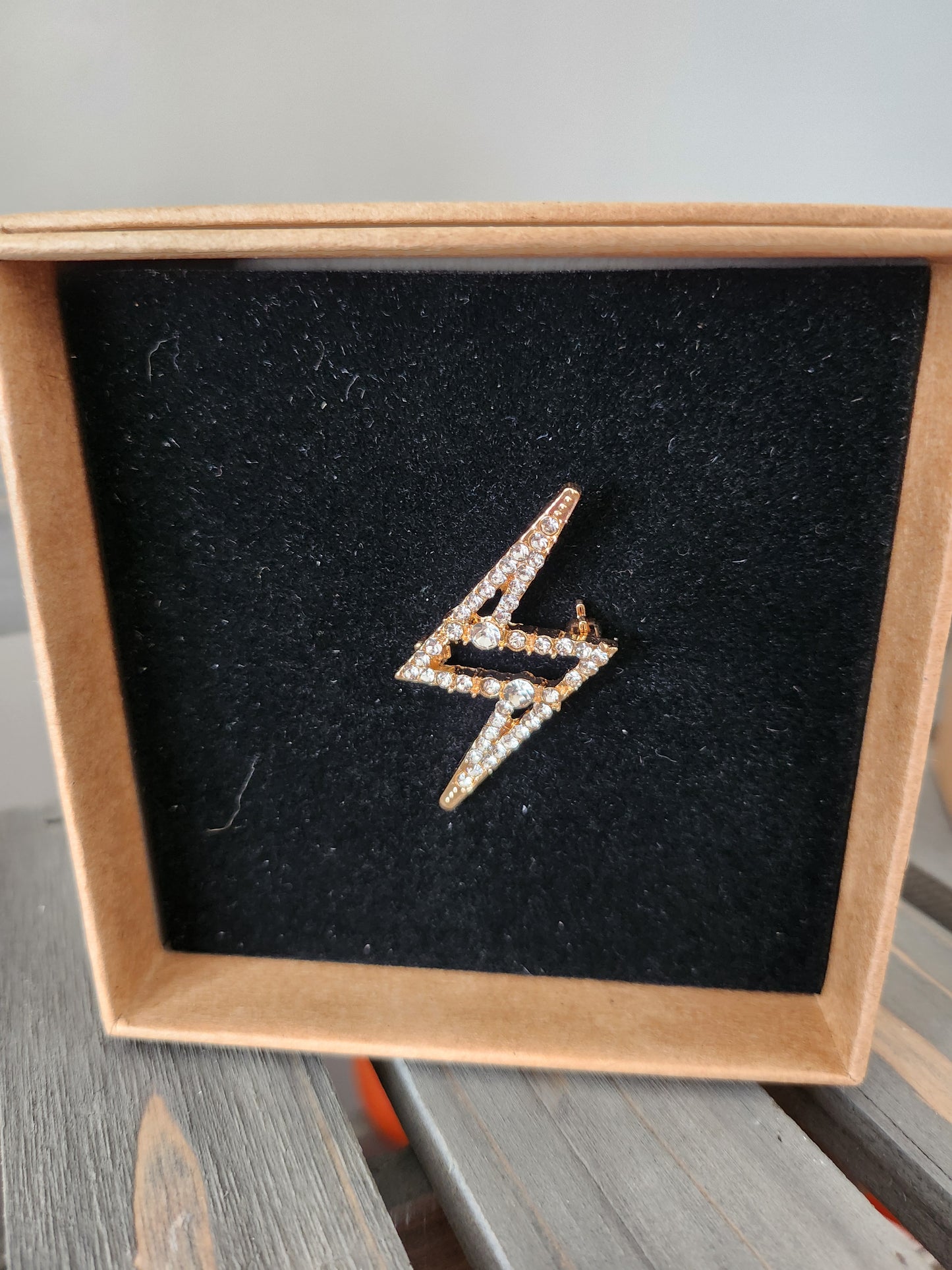 Lightning bolt pin