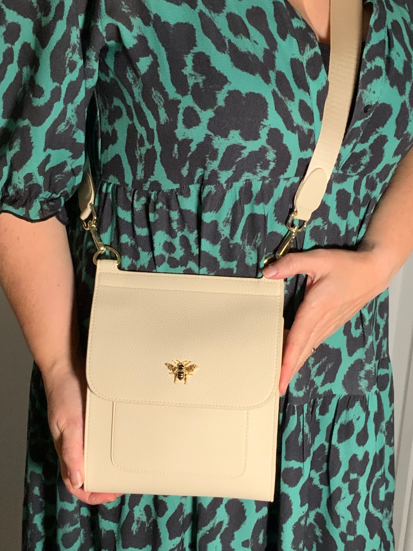 Alice Wheeler Bloomsbury cross body bag in Cream